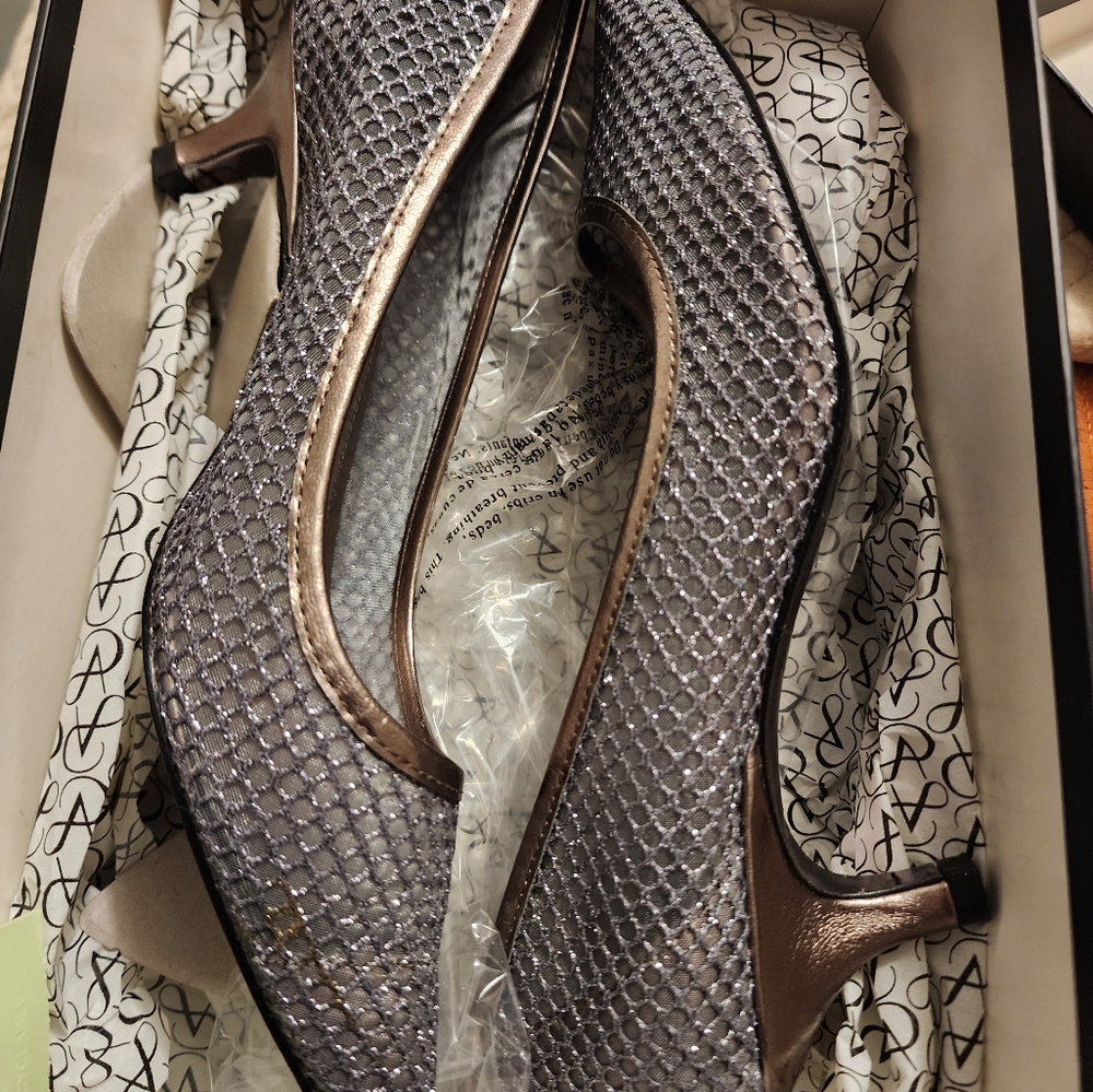 Adrianna Papell Lois Gunmetal Honeycomb 6.5M Silver